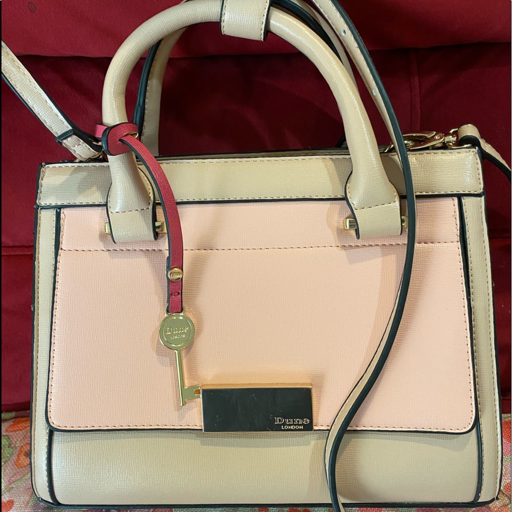 Adorable Pink Dune Convertible Crossbody Purse!!!!